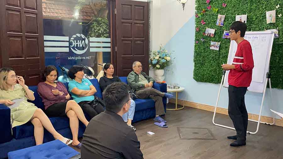 Các thành viên tham gia Trị liệu nhóm chia sẻ sau chương trình