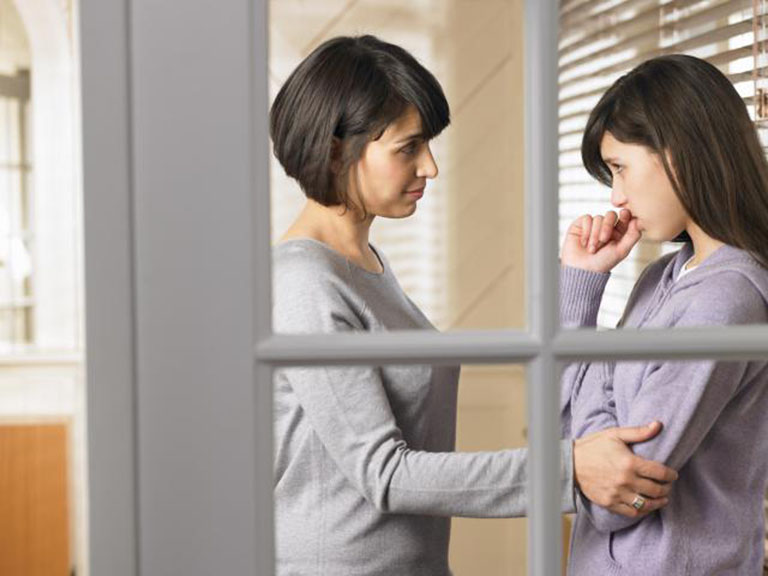 Cách giúp con vượt qua khủng hoảng tâm lý tuổi dậy thì