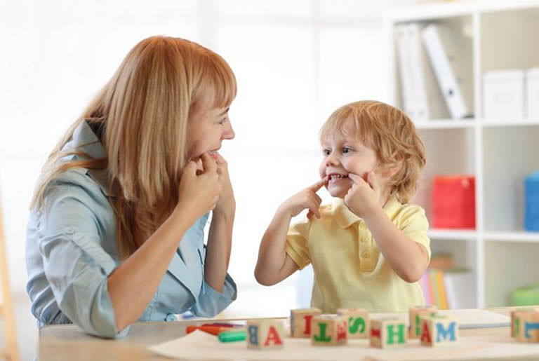 trị liệu ngôn ngữ cho trẻ tự kỷ