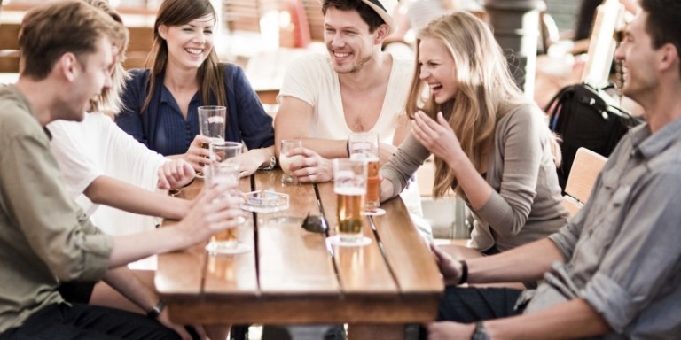 Nói chuyện giúp cải thiện tâm trạng