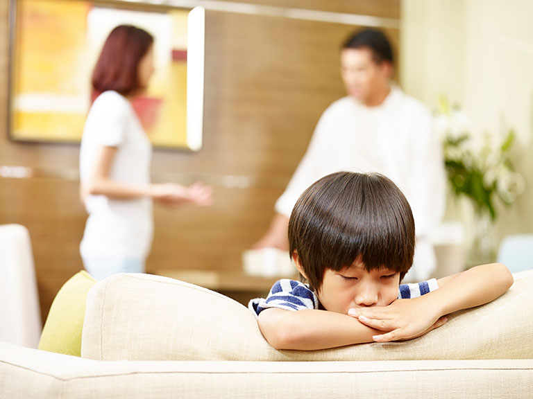 xóa bỏ khoảng cách giữa cha mẹ và con cái xóa bỏ khoảng cách giữa cha mẹ và con cái