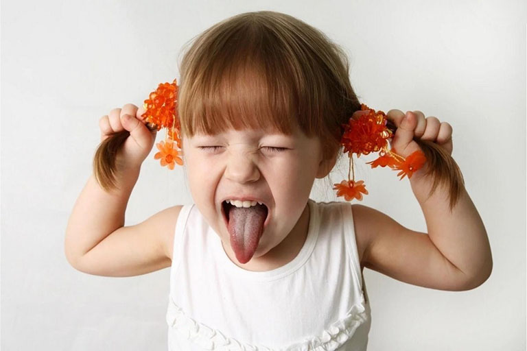 trẻ tăng động và hiếu động Phân biệt trẻ tăng động và hiếu động