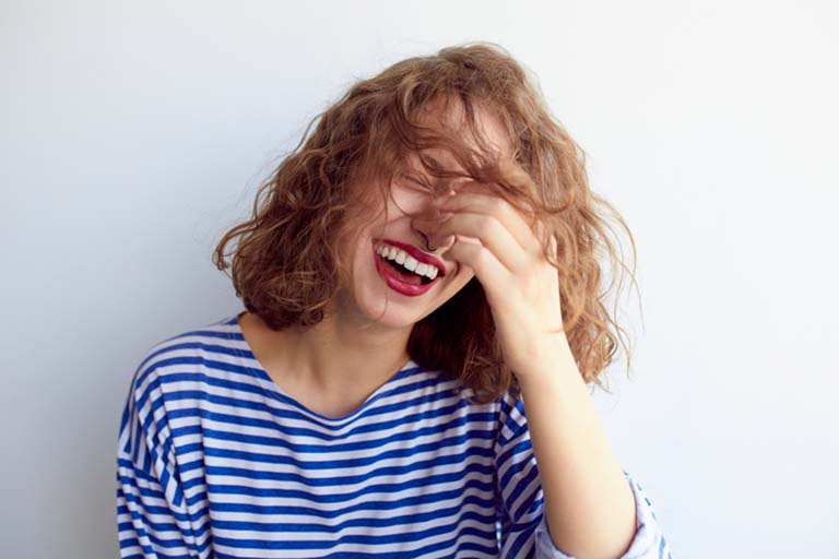 cười nhiều là dấu hiệu của bệnh tâm thần cười nhiều là dấu hiệu của bệnh tâm thần