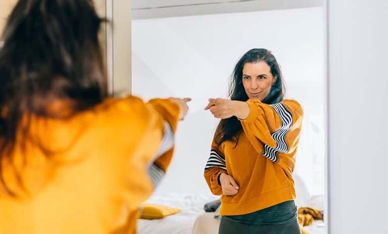 tự nói chuyện một mình tự nói chuyện một mình