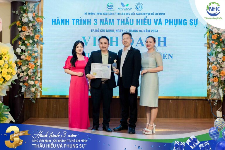 Vinh danh chuyên gia công hiến trong hành trình 3 năm của NHC Phan Chu Trinh - Chuyên gia Trần Nguyễn Anh Dũng