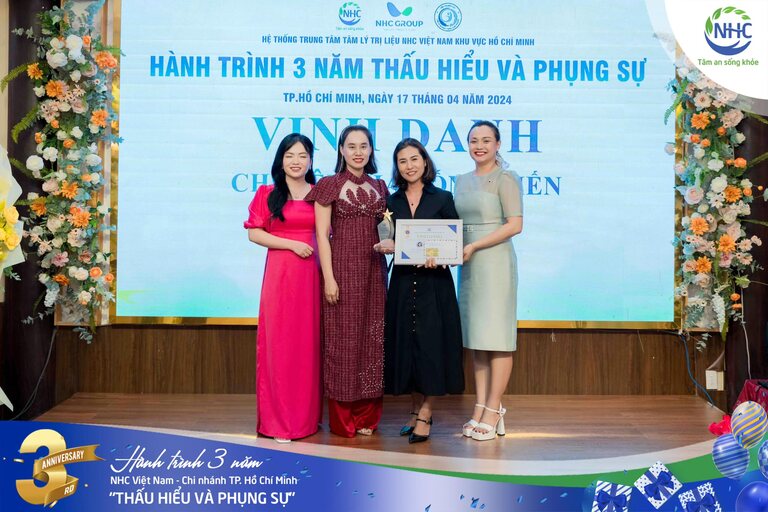 Vinh danh chuyên gia công hiến trong hành trình 3 năm của NHC Phan Chu Trinh - Chuyên gia Trần Thị Hạnh Dung