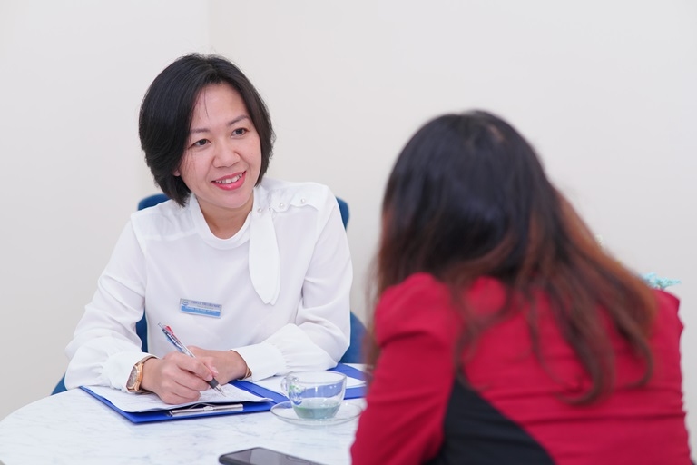 Chuyên gia tâm lý Hoàng Thị Ngọc Duyên hỗ trợ vượt qua trầm cảm ở TPHCM