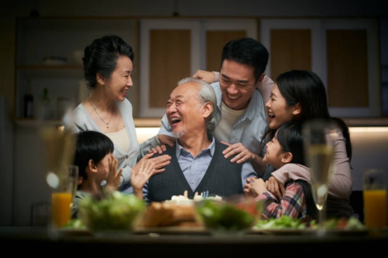 cách chăm sóc tâm lý người già 60 tuổi