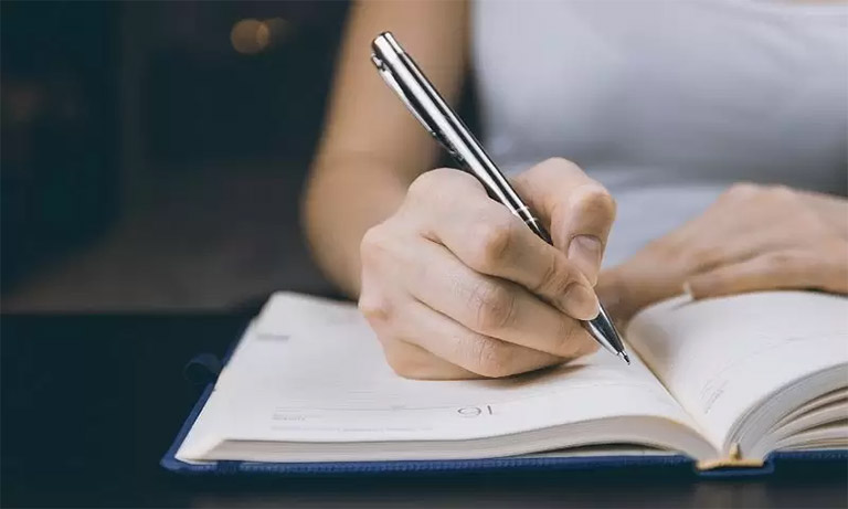 Cách giúp vượt qua nỗi buồn nhanh nhất là viết nhật ký