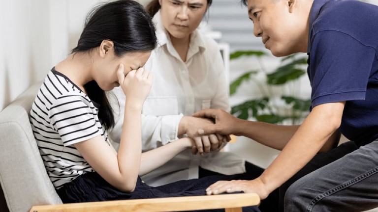 Những việc không nên làm khi người trầm cảm im lặng