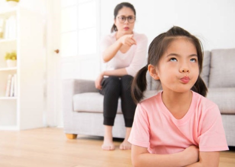 trẻ hay cáu giận