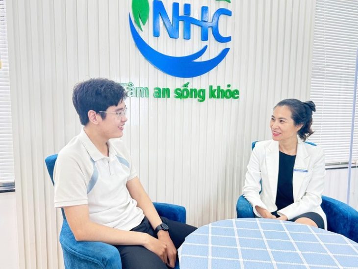 Khách hàng BM tham gia chương trình đồng hành gỡ rối tâm lý tại NHC, từng bước vượt qua trầm cảm và học cách kết nối với cộng đồng.