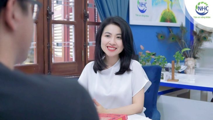 Chuyên gia tâm lý Lê Thị Thanh Phương đồng hành cùng học sinh chữa lành tâm lý