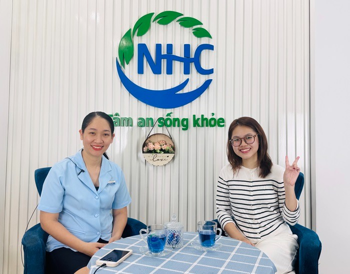 Chuyên gia tâm lý Đỗ Thị Tuyết Mai đồng hành cùng khách hàng P.V tại NHC Việt Nam