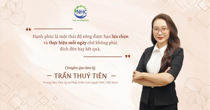 Chuyên gia tâm lý Trần Thủy Tiên tại Trung tâm NHC Việt Nam hỗ trợ học sinh vượt qua áp lực điểm số và khủng hoảng tâm lý học đường.