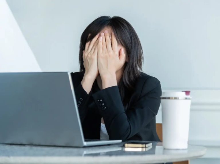 nghỉ việc thầm lặng (Quiet Quitting)