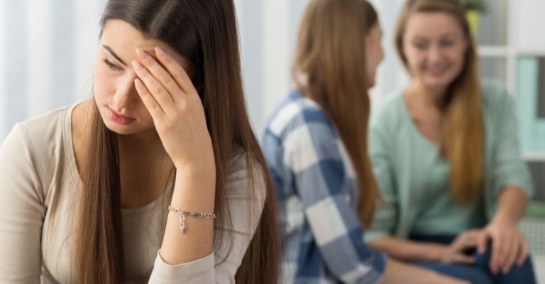 Lối sống khép kín của giới trẻ