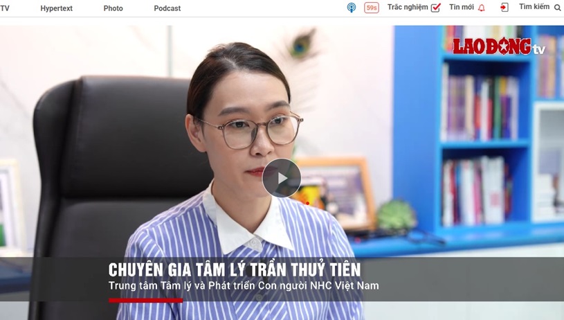 [Lao động] Vết sẹo tình cảm khi cha mẫu mực chỉ hiện diện trong thế giới ảo