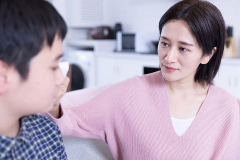 cách nói chuyện khi con tuổi dậy thì bướng bỉnh, khó bảo