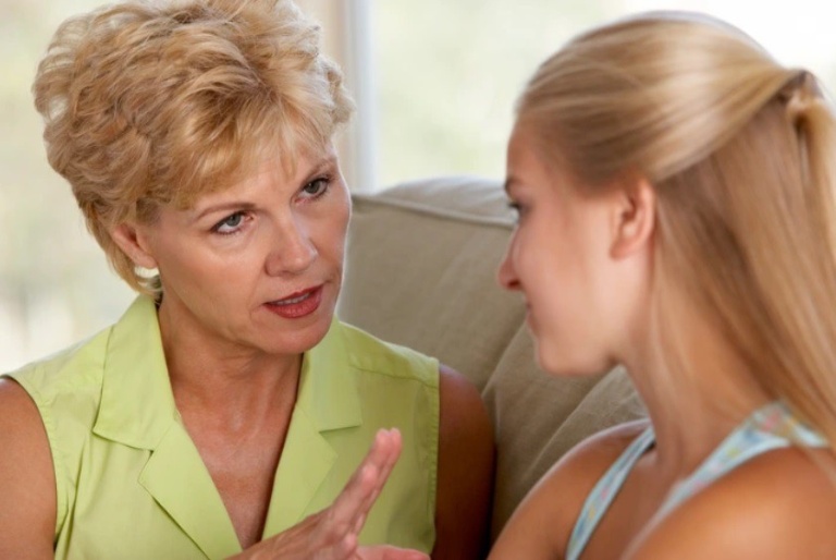 Giải pháp hóa giải sự bất đồng quan điểm giữa cha mẹ và con cái