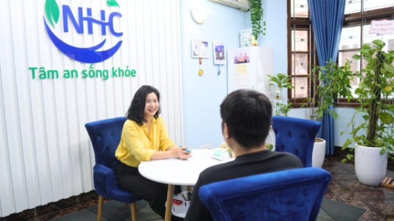 NHC Tư vấn tâm lý cho khách hàng bị kiệt sức về cảm xúc