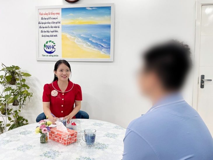 Chuyên gia tâm lý Cao Kim Thắm đồng hành cùng Q.K trong hành trình chuyển hóa tổn thương tâm lý