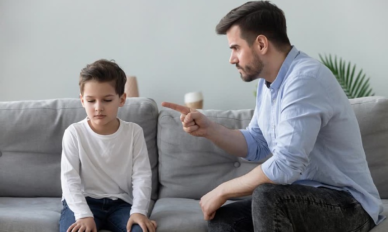 Những điều bố mẹ không nên nói với con mình