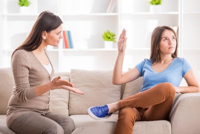 dấu hiệu con càng lớn càng xa cách bố mẹ
