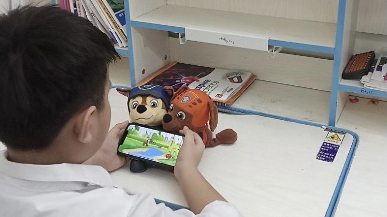 Cách cai nghiện điện thoại cho học sinh theo từng tình huống