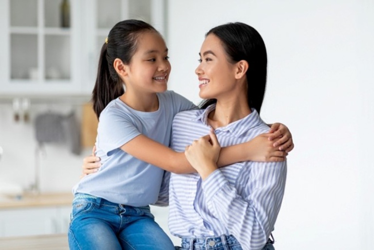 Cách làm bạn với con tuổi dậy thì