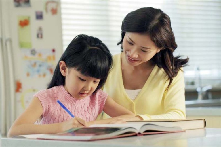 chánh niệm trong gia đình hỗ trợ trẻ tập trung khi học tập