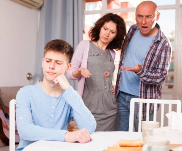 Kỳ vọng quá lớn của cha mẹ có thể trở thành gánh nặng trên đôi cánh của con