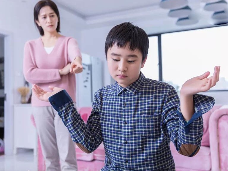 Cha mẹ nên làm gì khi con nghiện game đến mức bỏ học?