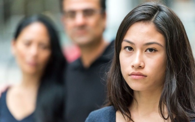 Mối quan hệ giữa bố mẹ và con cái trong xã hội ngày nay