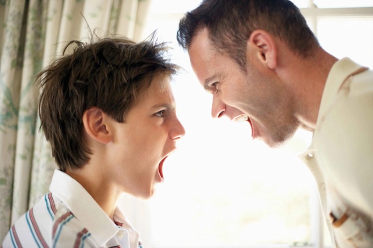trẻ tuổi dậy thì thích tranh luận dạng chống đối