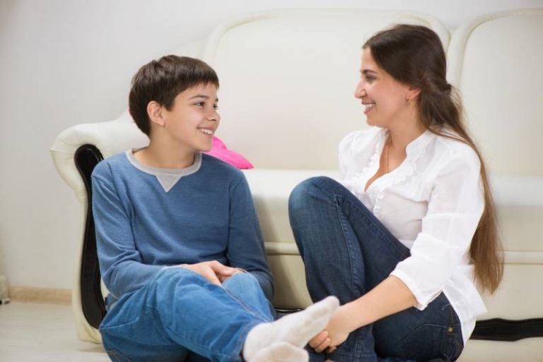 trẻ tuổi dậy thì thích tranh luận phải làm sao