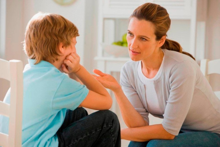 cha mẹ nên làm gì khi trẻ tuổi dậy thì thích tranh luận