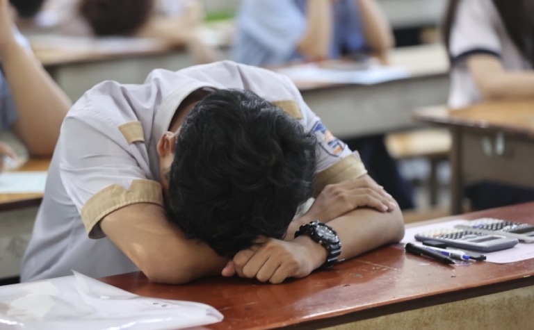 Dấu hiệu trầm cảm ở trẻ vẫn ngoan ngoãn, học giỏi