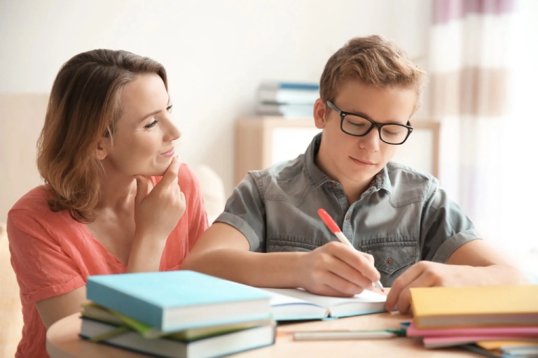 Điều chỉnh kỳ vọng và giảm bớt áp lực học tập khi trẻ ngoan, học giỏi rơi vào trầm cảm