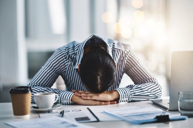 Dấu hiệu cảm xúc khi bị burnout nghỉ ngơi vẫn không hết mệt