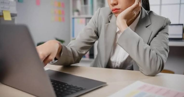 Bị burnout nghỉ ngơi vẫn không hết mệt phải làm sao