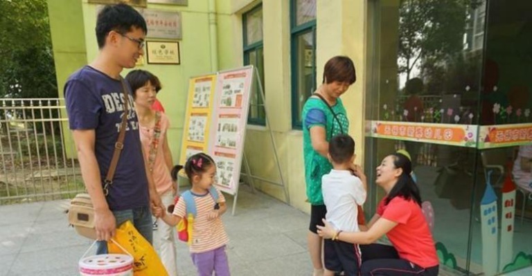 Cách xử lý khi con không muốn đi học mầm non