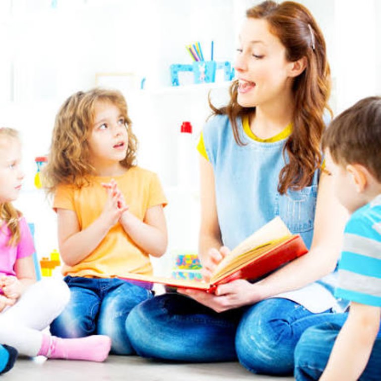 Cha mẹ làm mẫu cách giao tiếp tích cực cho trẻ