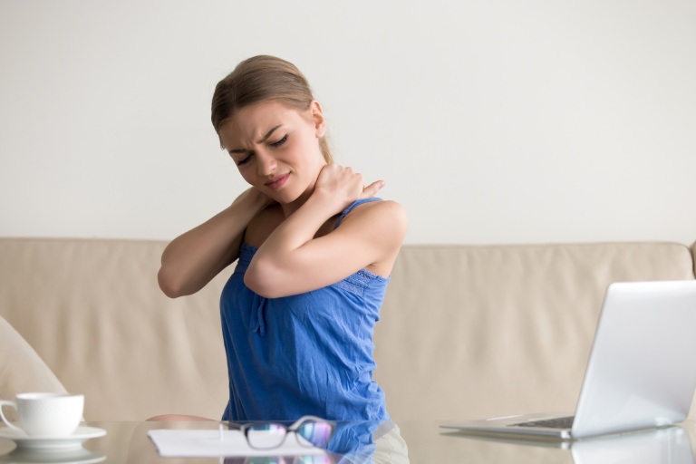 Nhịp thở gây đau cổ vai gáy do stress