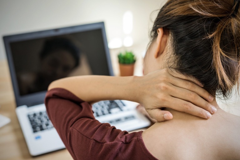 Cách cải thiện đau cổ vai gáy do stress tại nhà