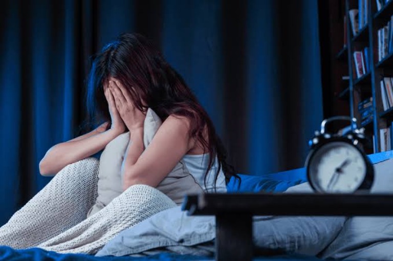 Không ngủ được phải làm sao