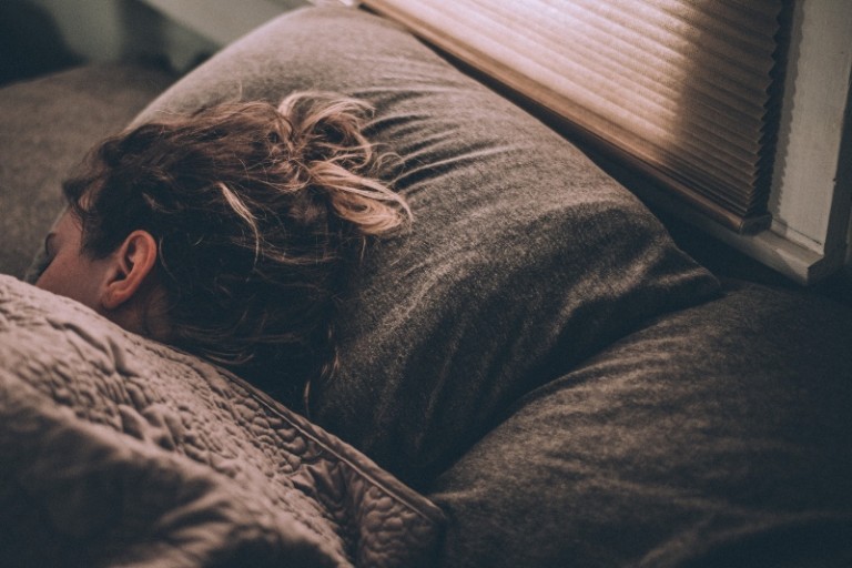 Điều chỉnh phòng ngủ khi không ngủ được