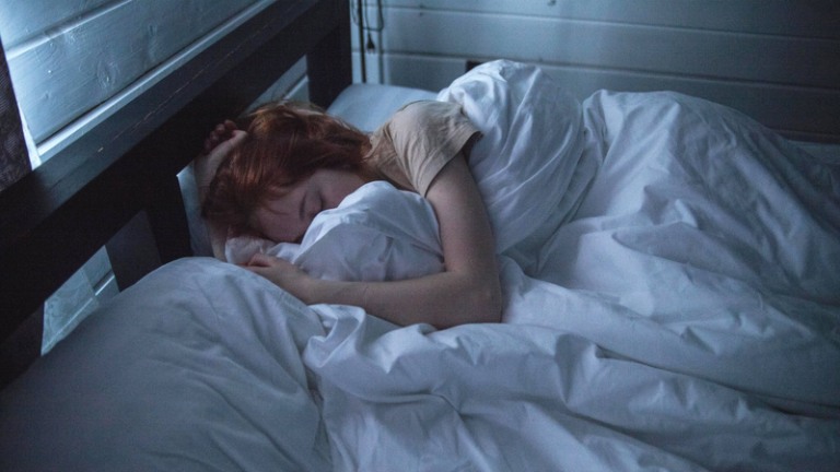 Vì sao người trầm cảm ngủ nhiều nhưng vẫn mệt mỏi, thiếu năng lượng