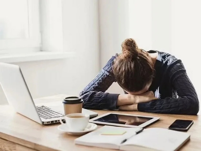 người trầm cảm ngủ nhiều nhưng vẫn mệt mỏi