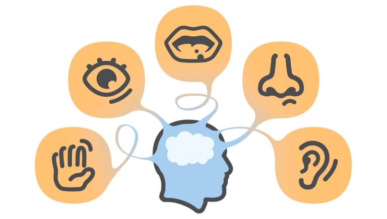 Người gặp Brain Fog do lo âu, trầm cảm thực hành bài tập giác quan 5–4–3–2–1 để chú ý đến hiện tại